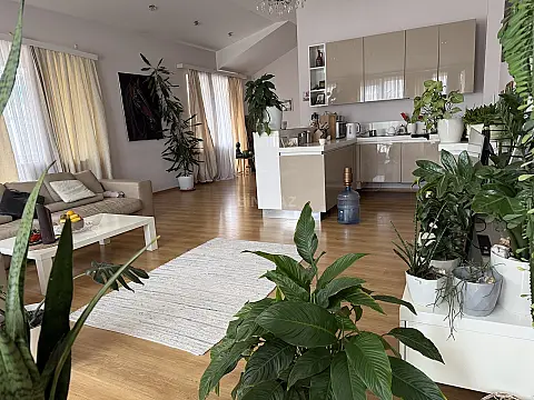 Satılır 6 otaqlı mənzil 433 m²