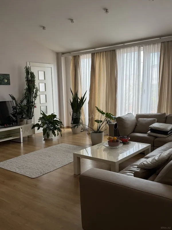Satılır 6 otaqlı mənzil 433 m²