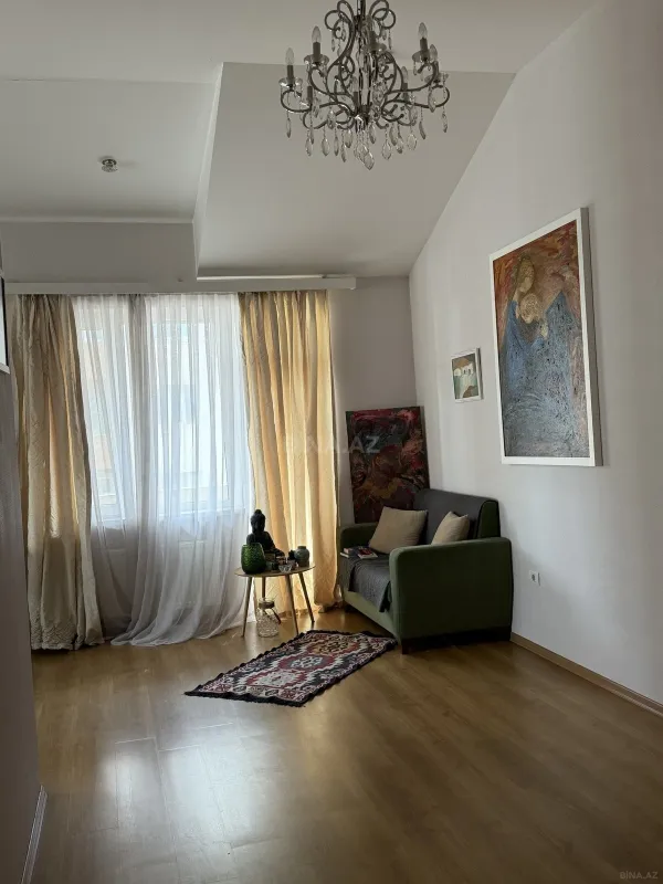 Satılır 6 otaqlı mənzil 433 m²