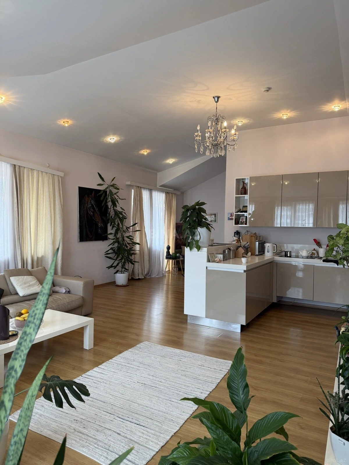 Satılır 6 otaqlı mənzil 433 m²