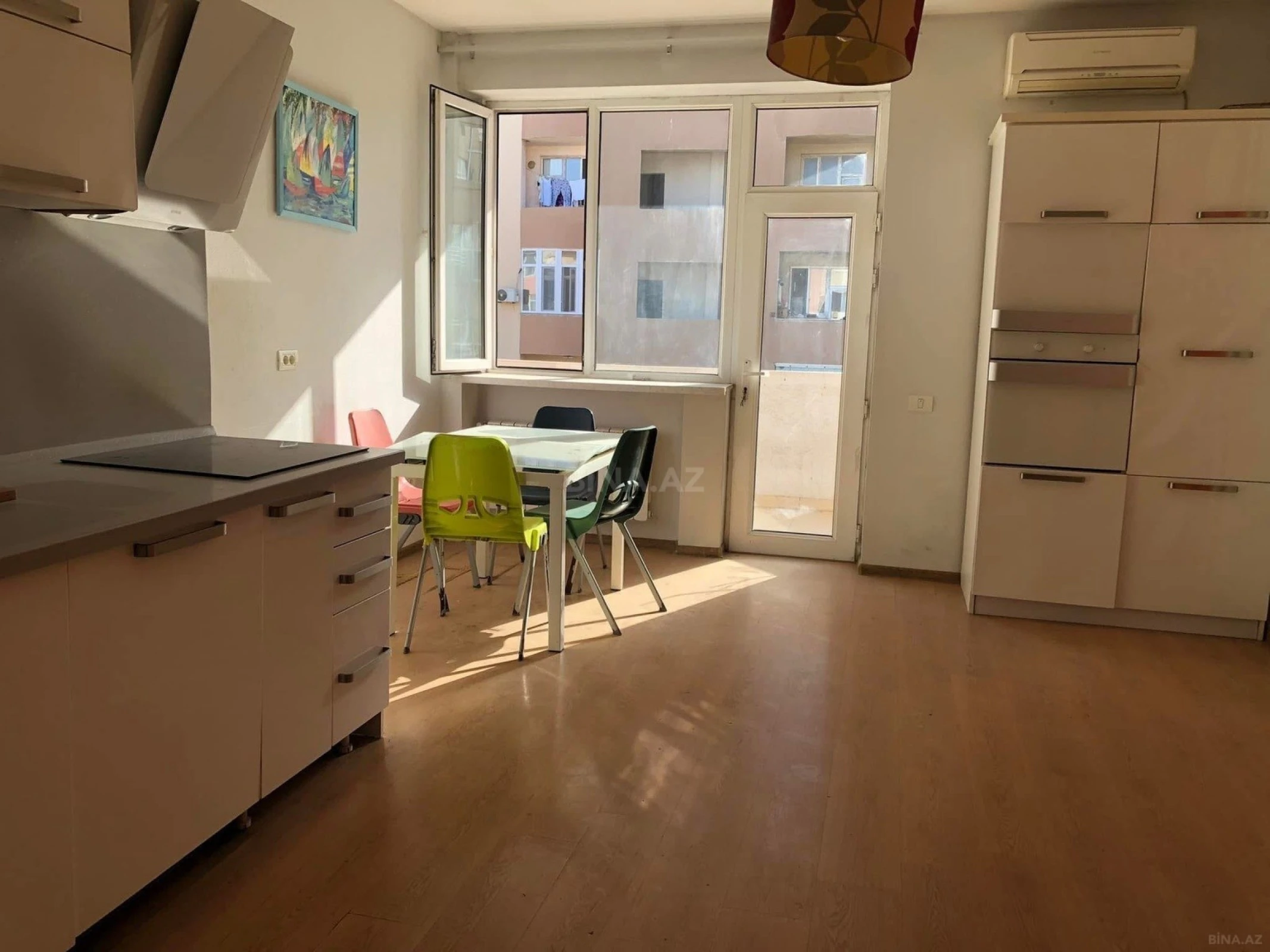 Satılır 6 otaqlı mənzil 433 m²