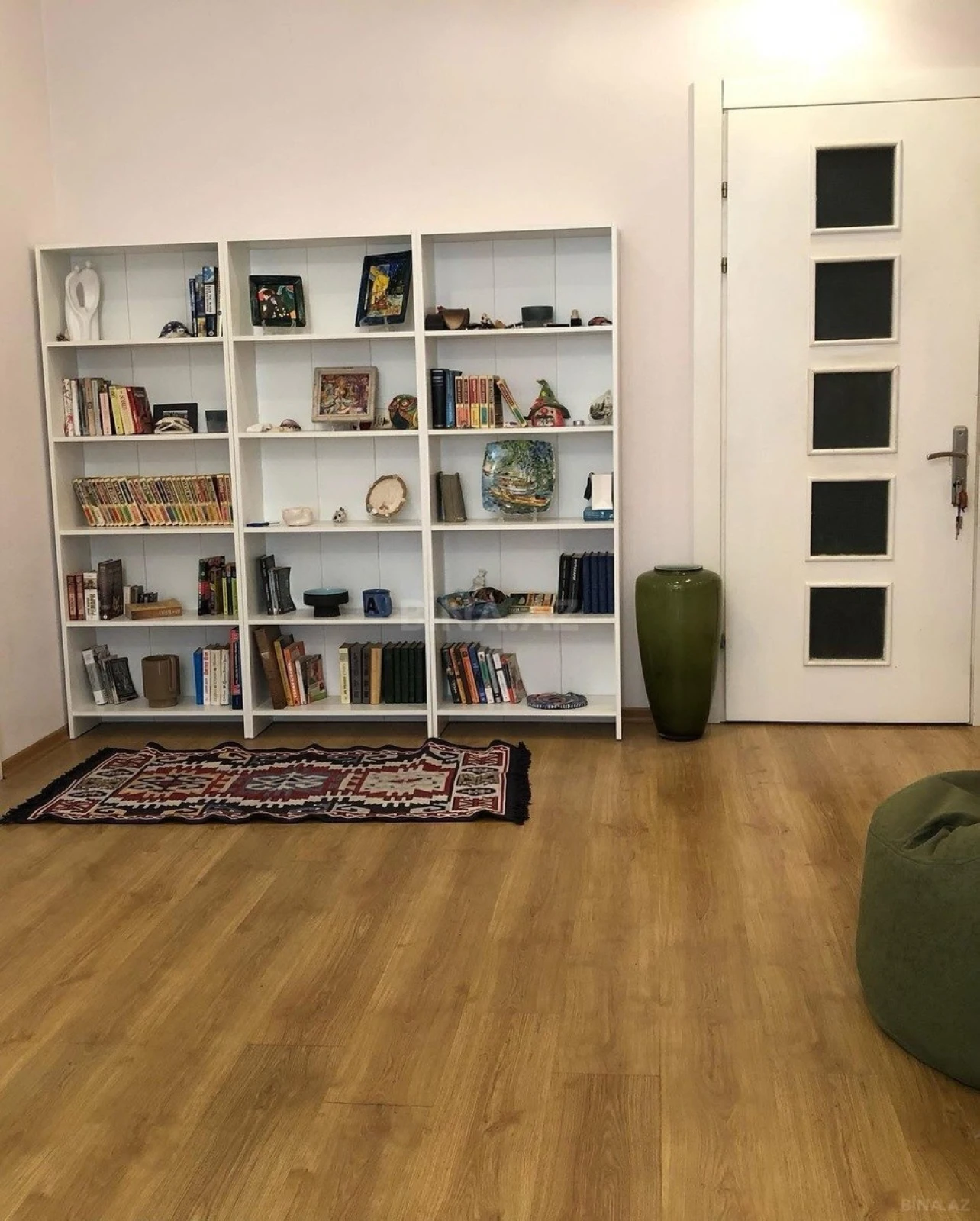 Satılır 6 otaqlı mənzil 433 m²