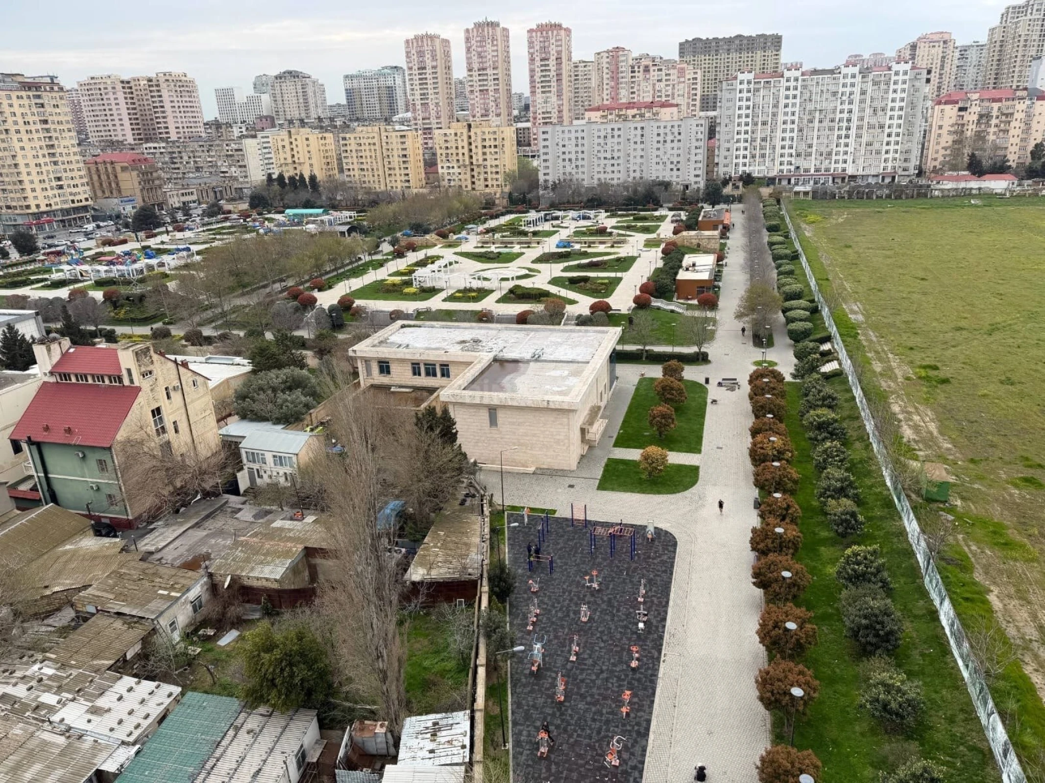 Kirayə verilir 3 otaqlı mənzil 135 m²