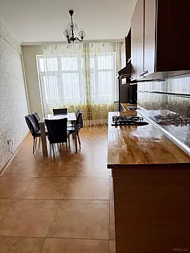 Kirayə verilir 3 otaqlı mənzil 135 m²