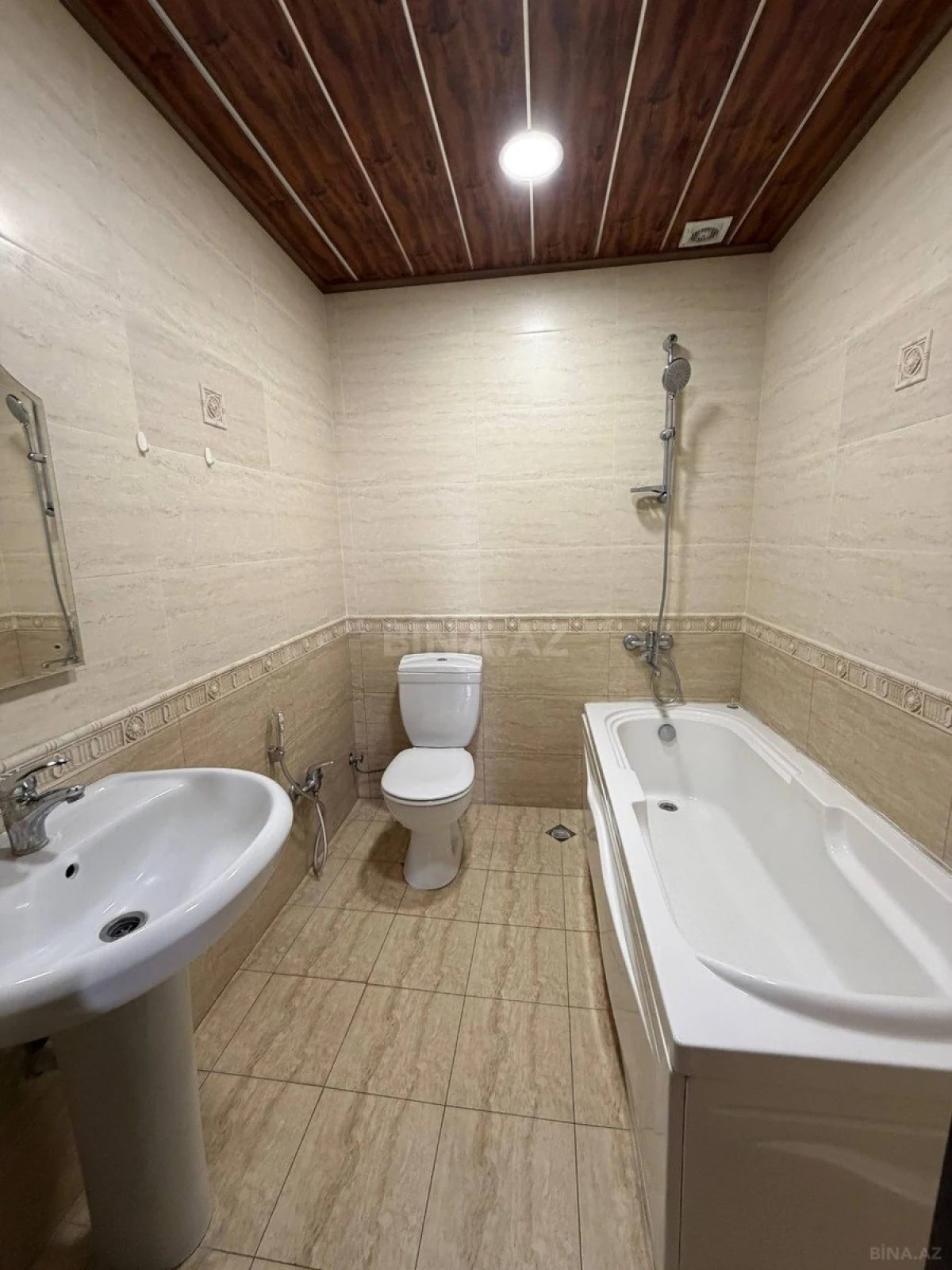 Kirayə verilir 3 otaqlı mənzil 135 m²