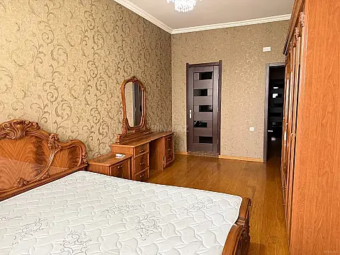 Kirayə verilir 3 otaqlı mənzil 135 m²