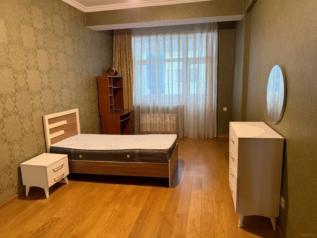 Kirayə verilir 3 otaqlı mənzil 135 m²