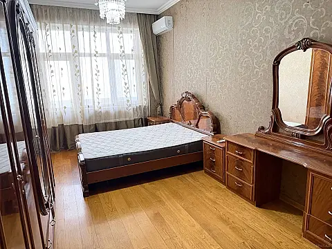 Kirayə verilir 3 otaqlı mənzil 135 m²