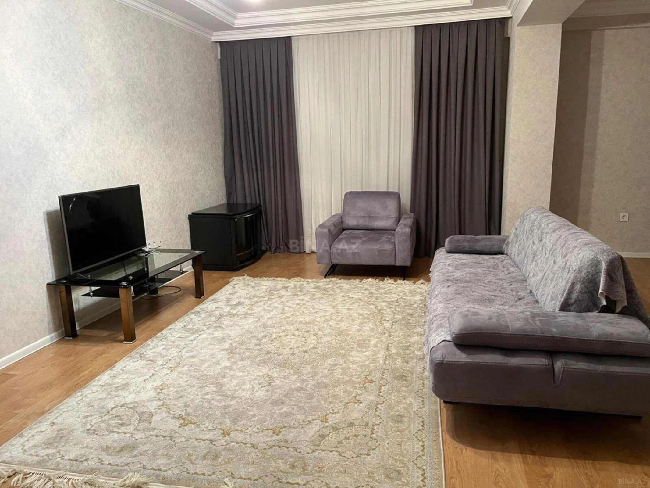 Kirayə verilir 3 otaqlı mənzil 130 m²
