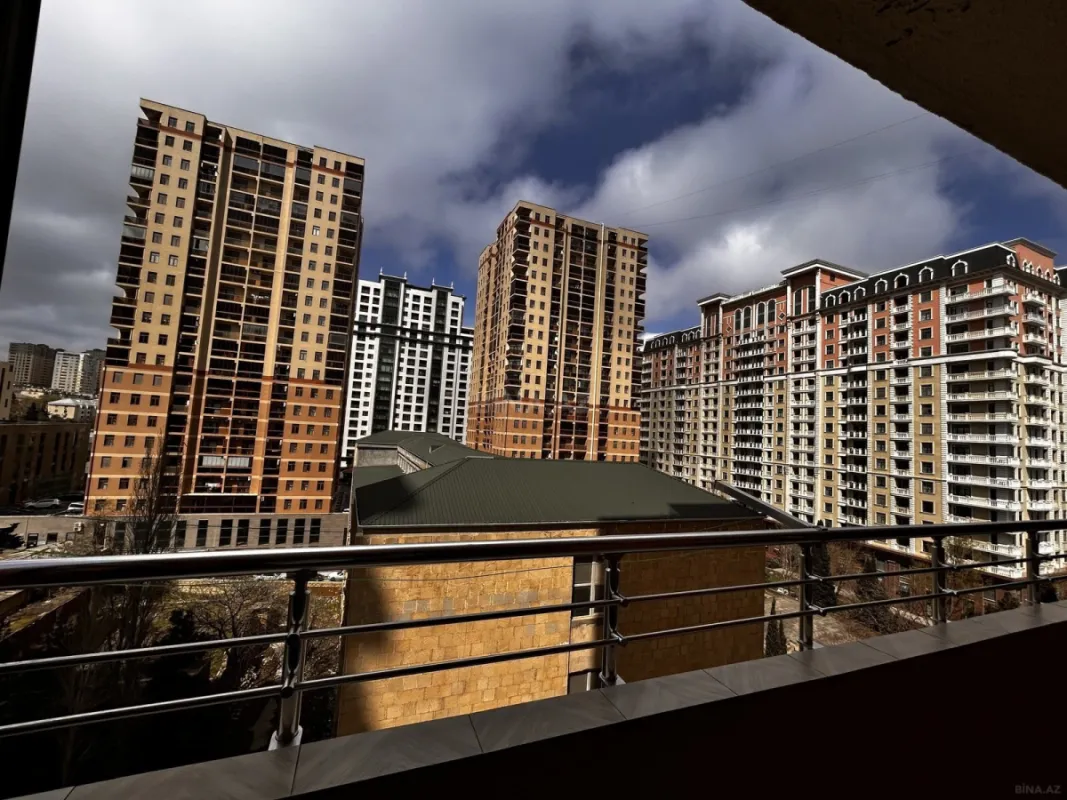 Satılır 3 otaqlı mənzil 120.5 m²