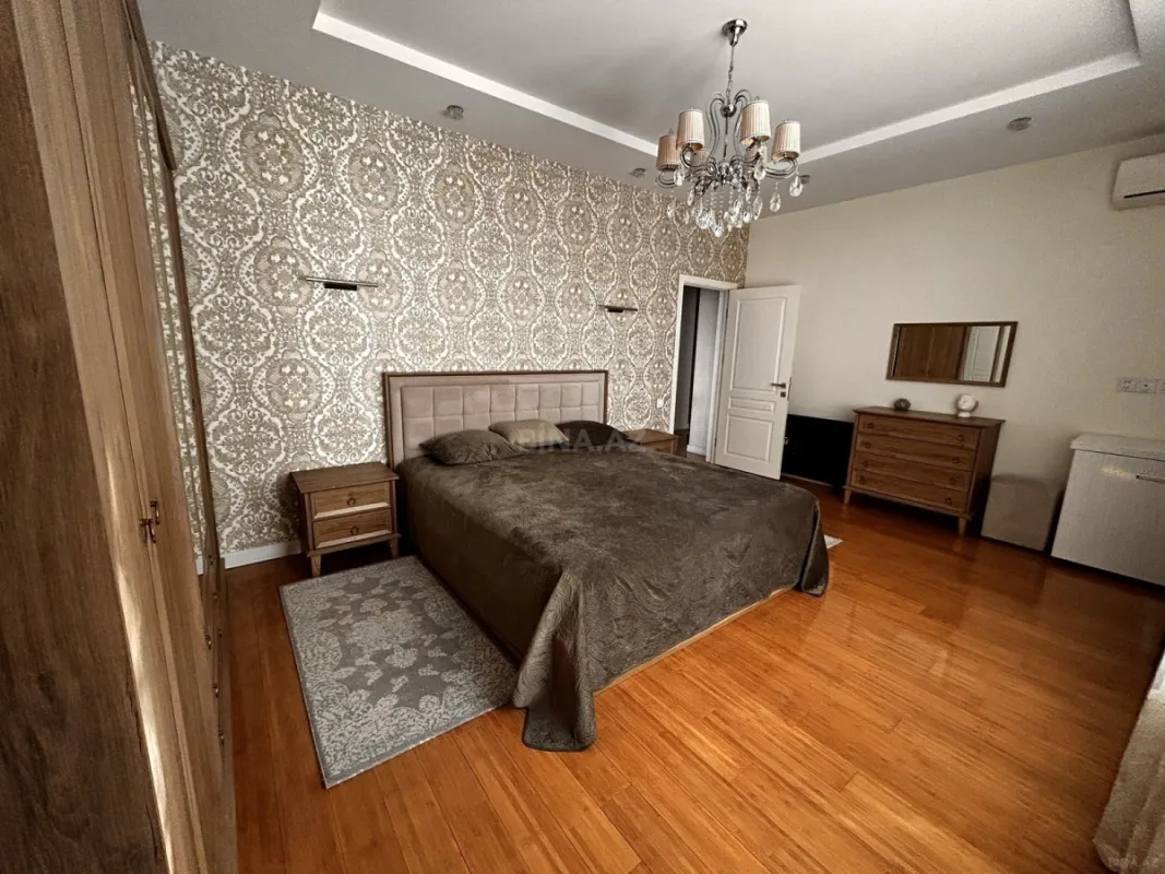 Satılır 3 otaqlı mənzil 120.5 m²