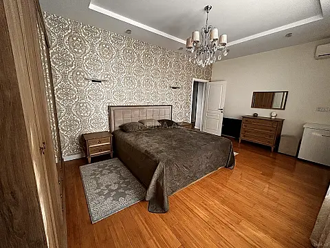 Satılır 3 otaqlı mənzil 120.5 m²
