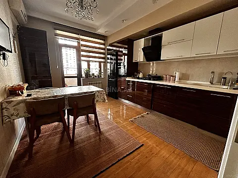 Satılır 3 otaqlı mənzil 120.5 m²