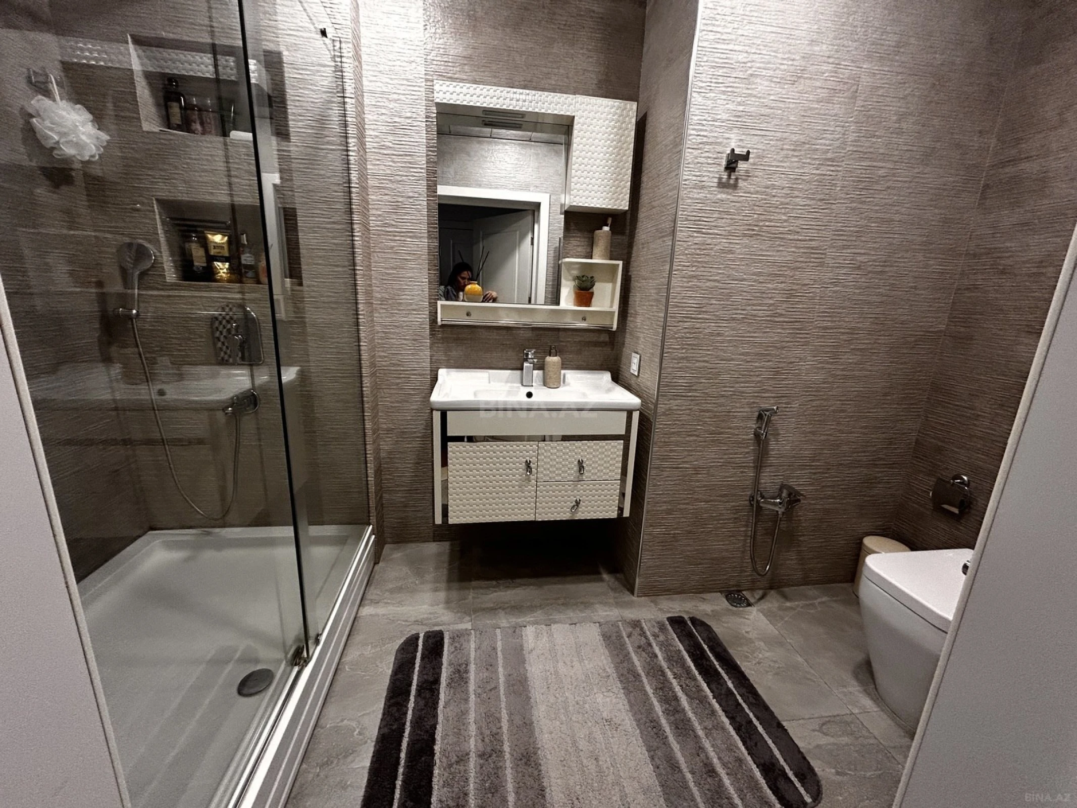 Satılır 3 otaqlı mənzil 120.5 m²