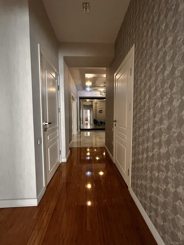 Satılır 3 otaqlı mənzil 120.5 m²