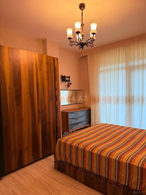 Satılır 3 otaqlı mənzil 157 m²