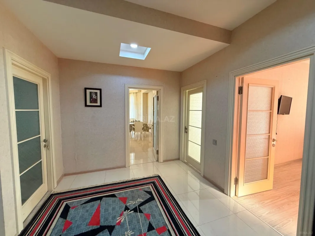 Satılır 3 otaqlı mənzil 157 m²
