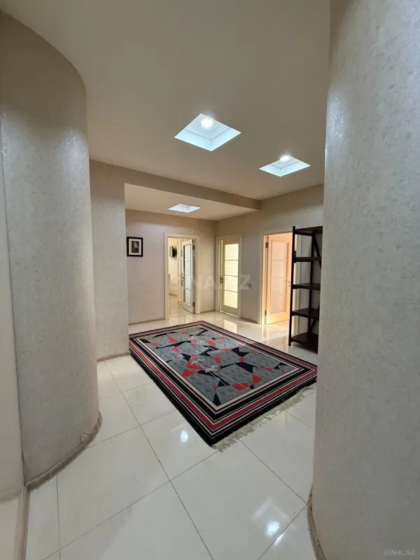 Satılır 3 otaqlı mənzil 157 m²