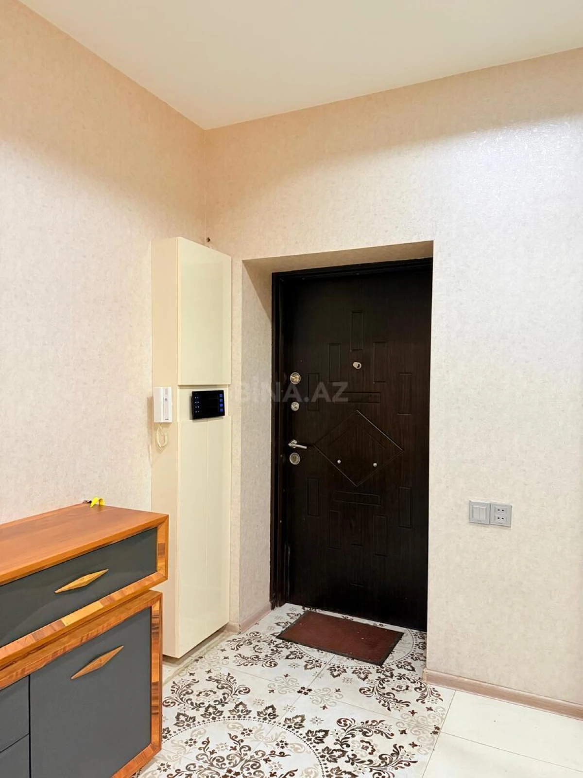 Satılır 3 otaqlı mənzil 157 m²