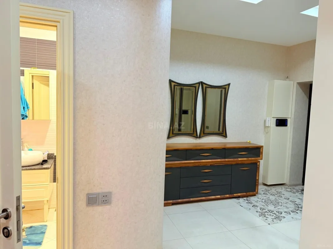 Satılır 3 otaqlı mənzil 157 m²