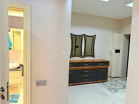 Satılır 3 otaqlı mənzil 157 m²