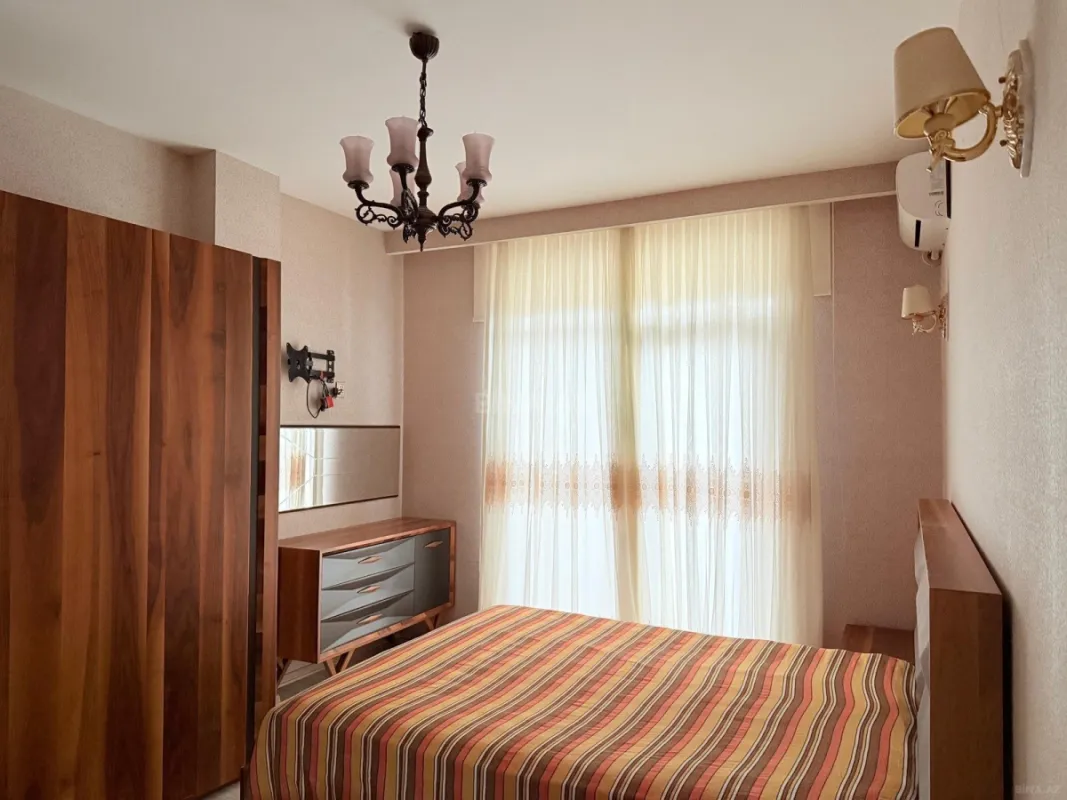 Satılır 3 otaqlı mənzil 157 m²