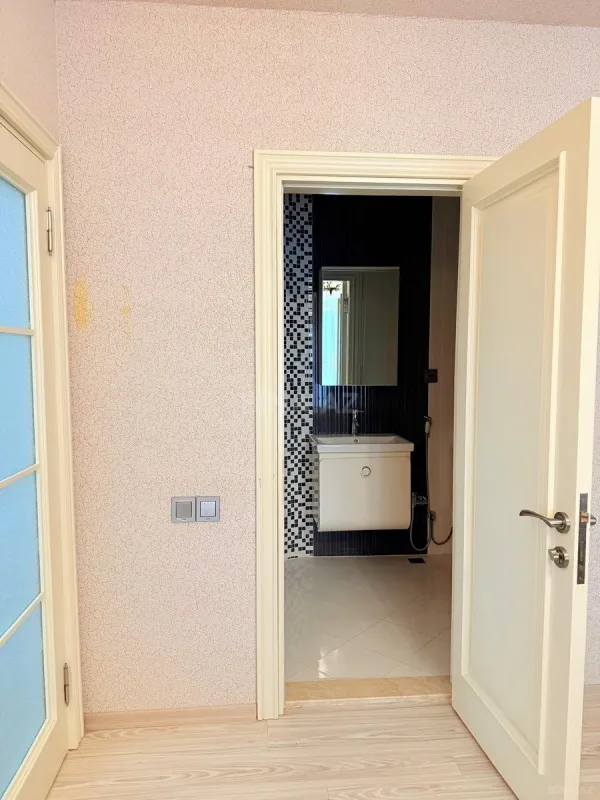 Satılır 3 otaqlı mənzil 157 m²