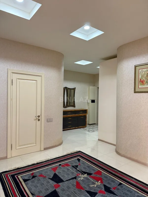 Satılır 3 otaqlı mənzil 157 m²
