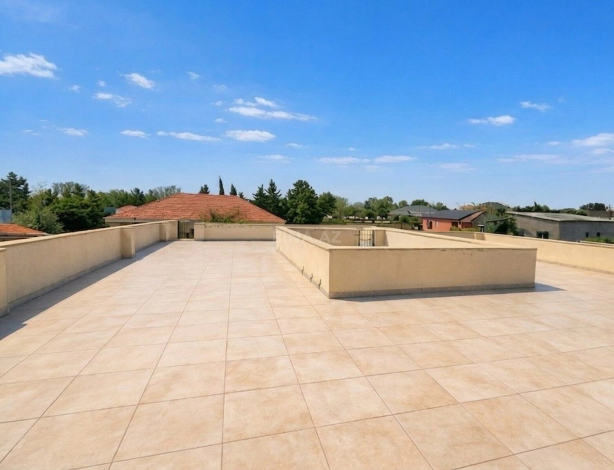 Kirayə verilir 5 otaqlı həyət evi 300 m²