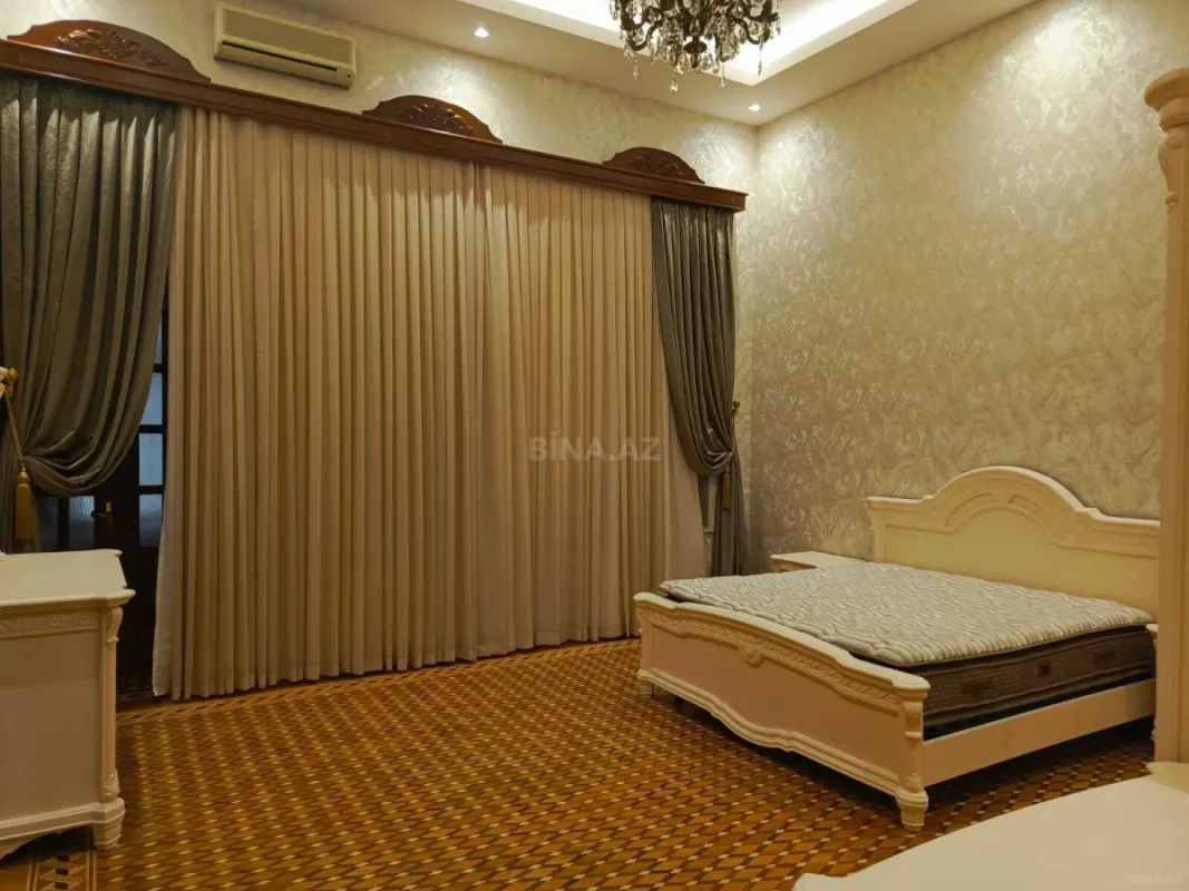 Satılır 5 otaqlı mənzil 250 m²