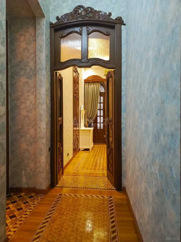 Satılır 5 otaqlı mənzil 250 m²