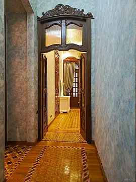 Satılır 5 otaqlı mənzil 250 m²