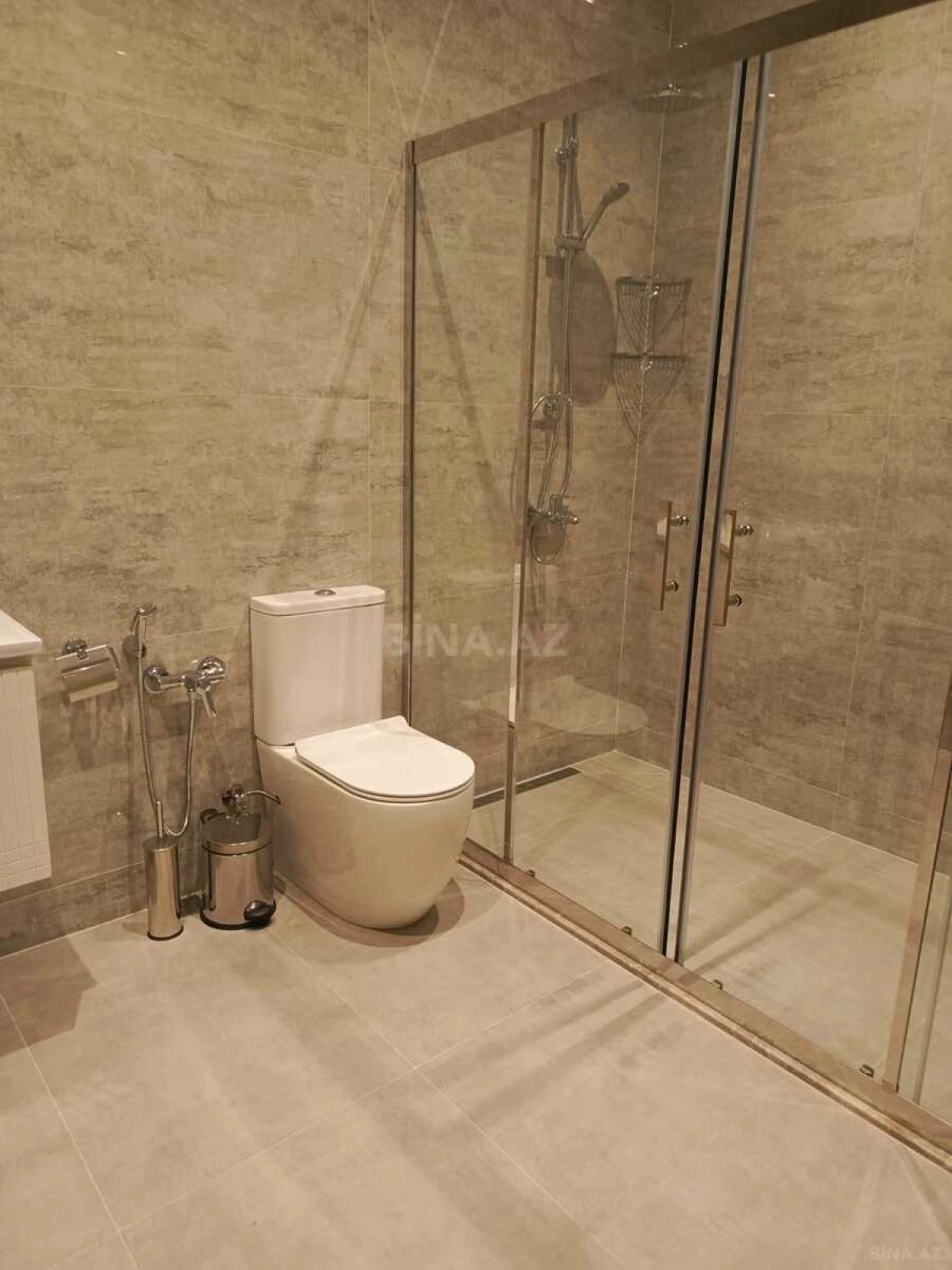 Satılır 5 otaqlı mənzil 250 m²