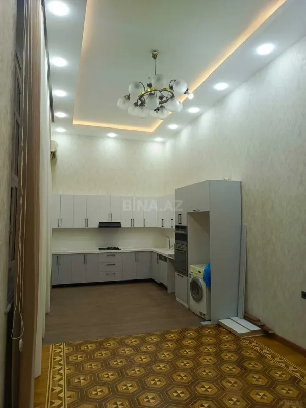 Satılır 5 otaqlı mənzil 250 m²