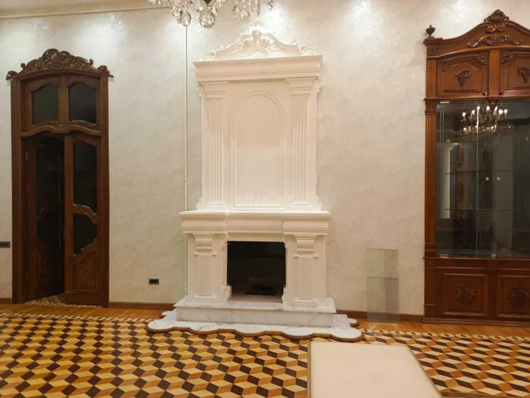 Satılır 5 otaqlı mənzil 250 m²