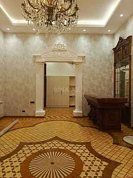 Satılır 5 otaqlı mənzil 250 m²