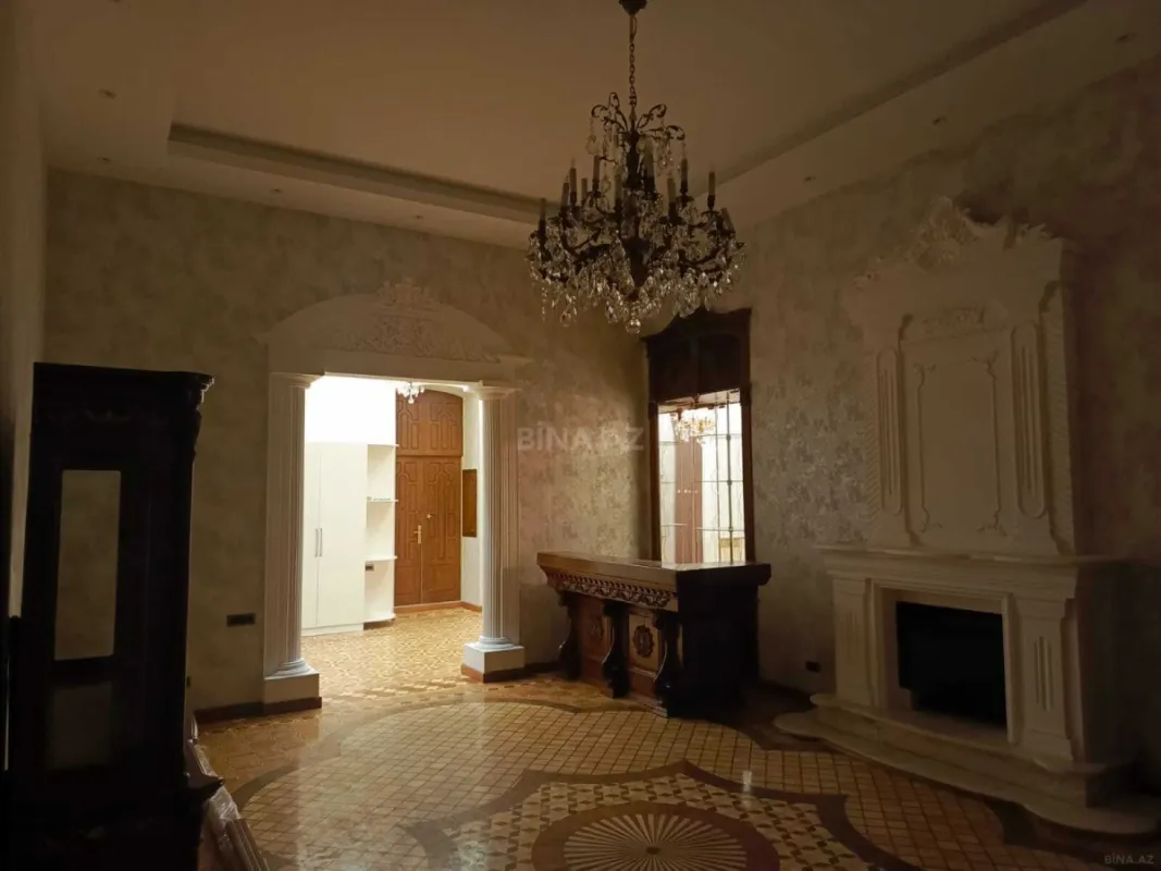 Satılır 5 otaqlı mənzil 250 m²