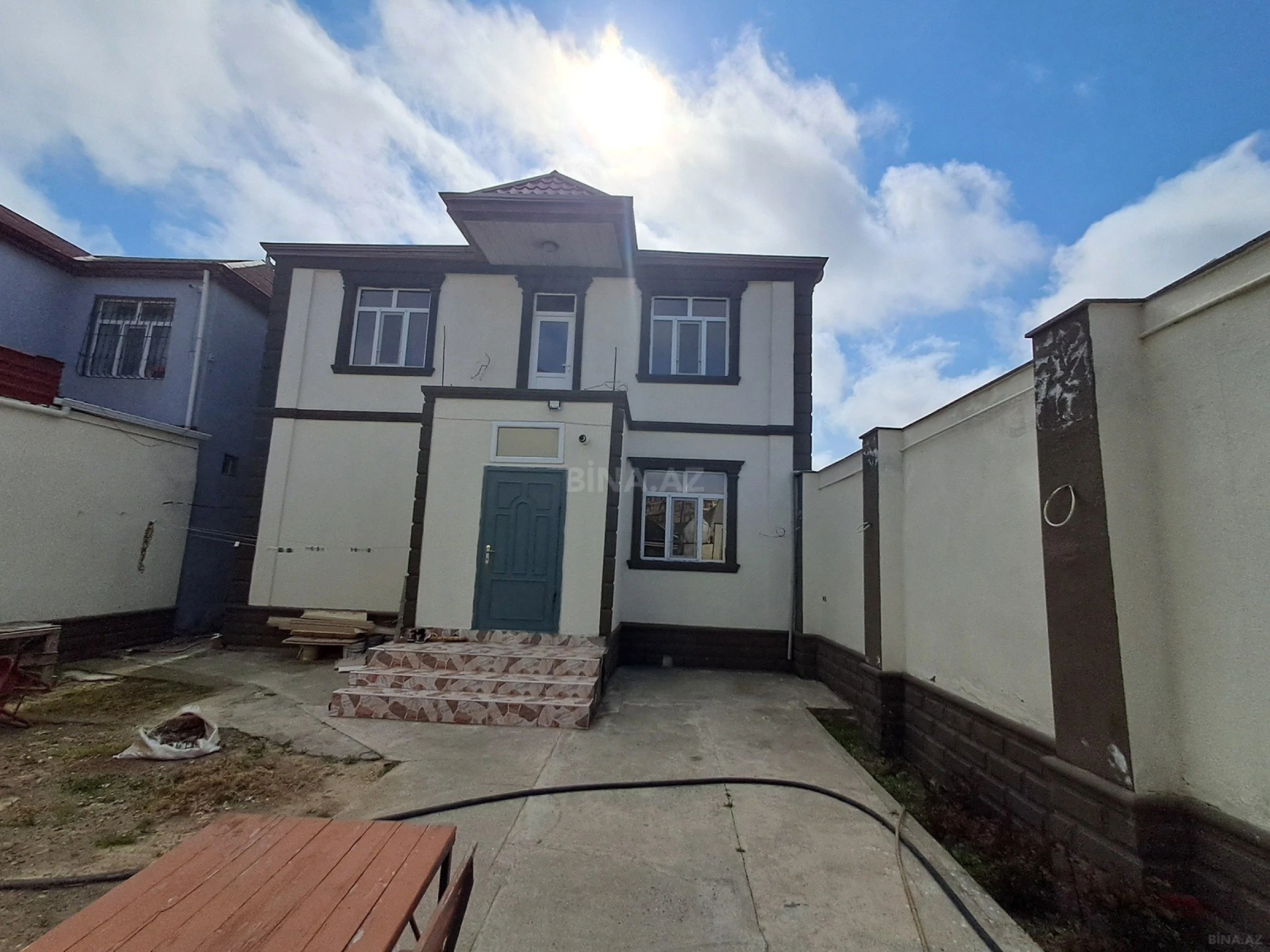 Satılır 5 otaqlı həyət evi 160 m²