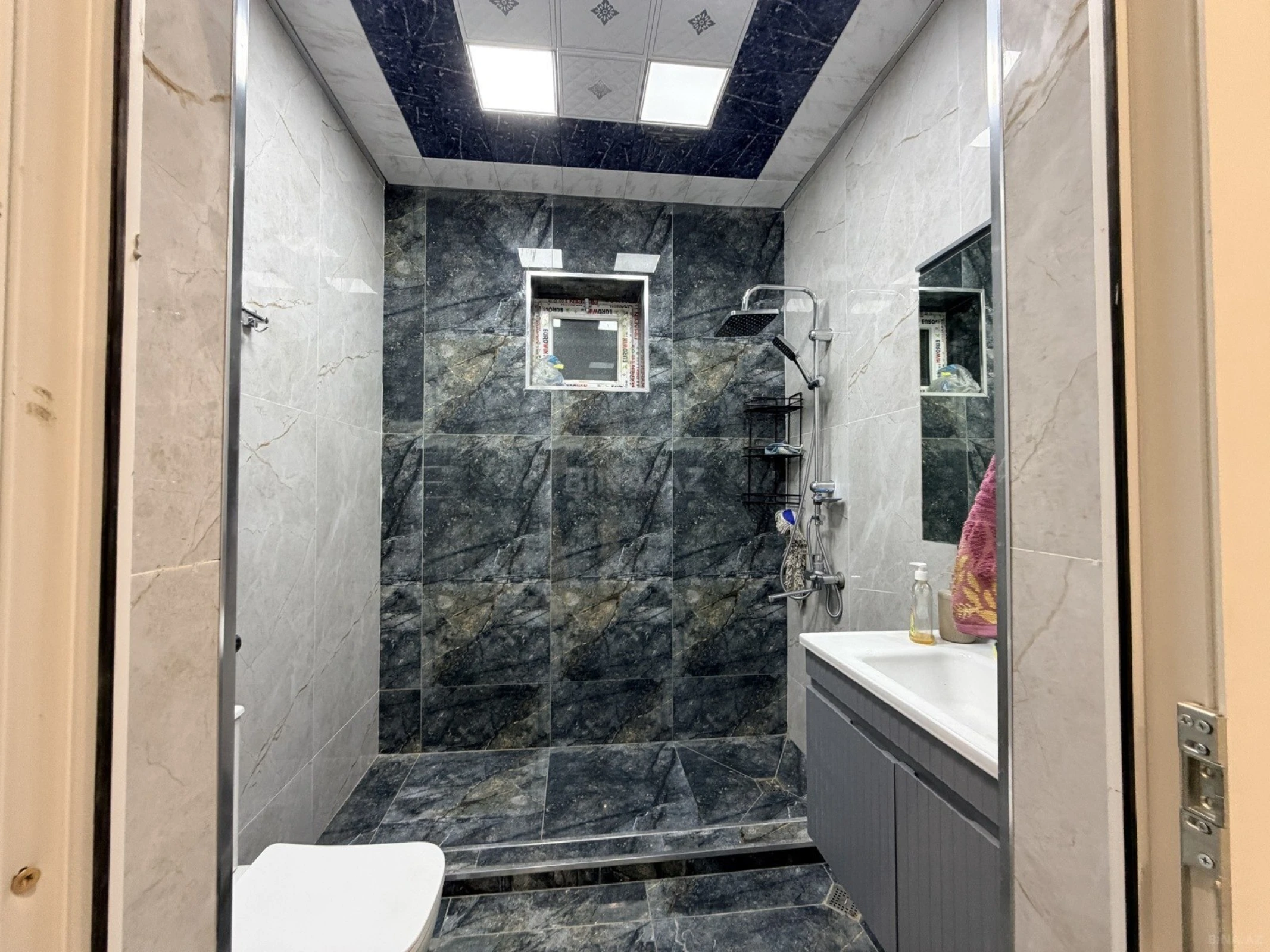 Satılır 6 otaqlı həyət evi 200 m²