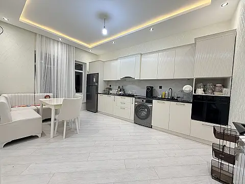 Satılır 6 otaqlı həyət evi 200 m²