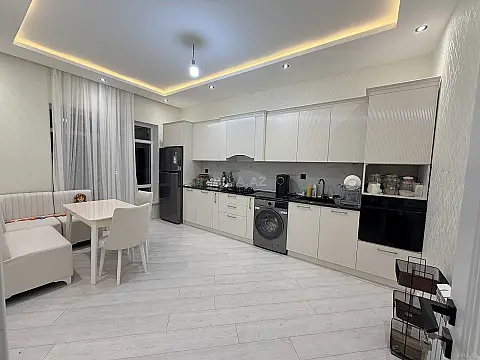 Satılır 6 otaqlı həyət evi 200 m²