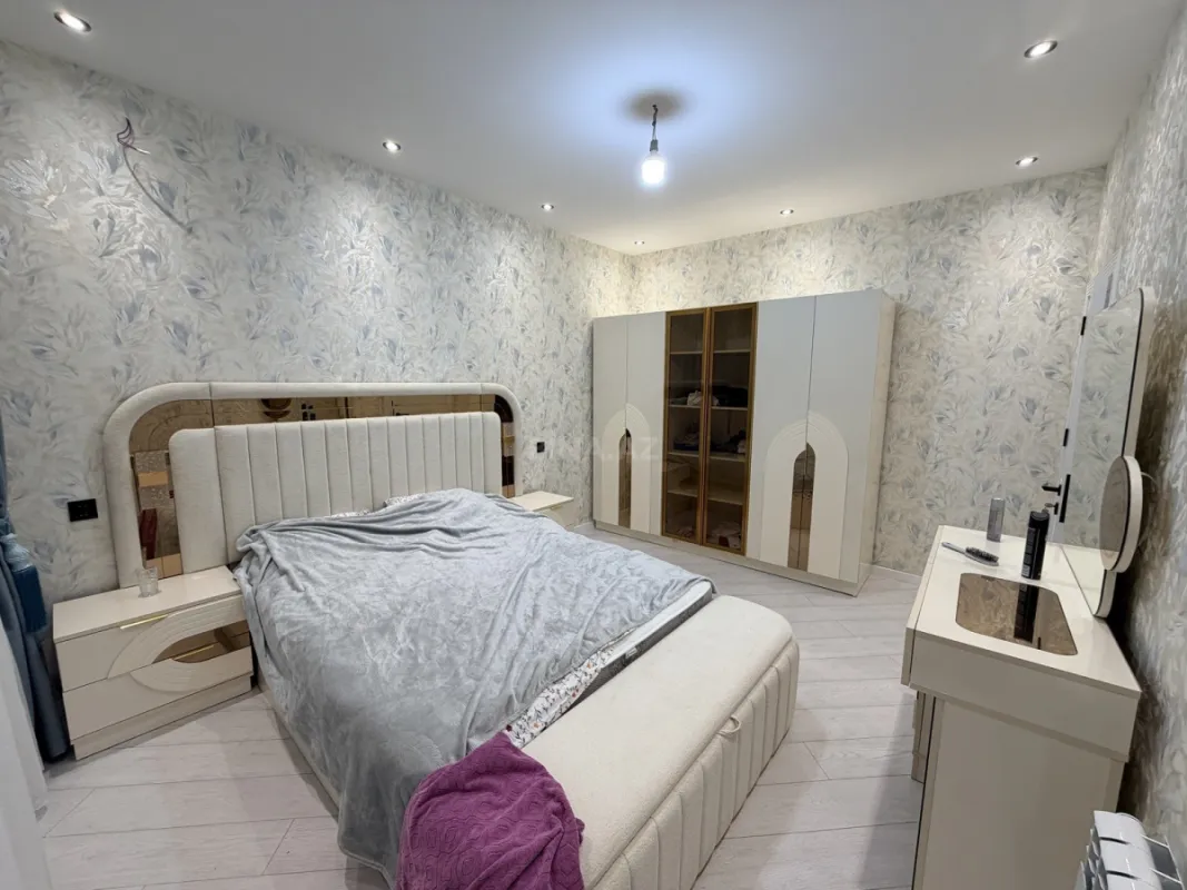 Satılır 6 otaqlı həyət evi 200 m²