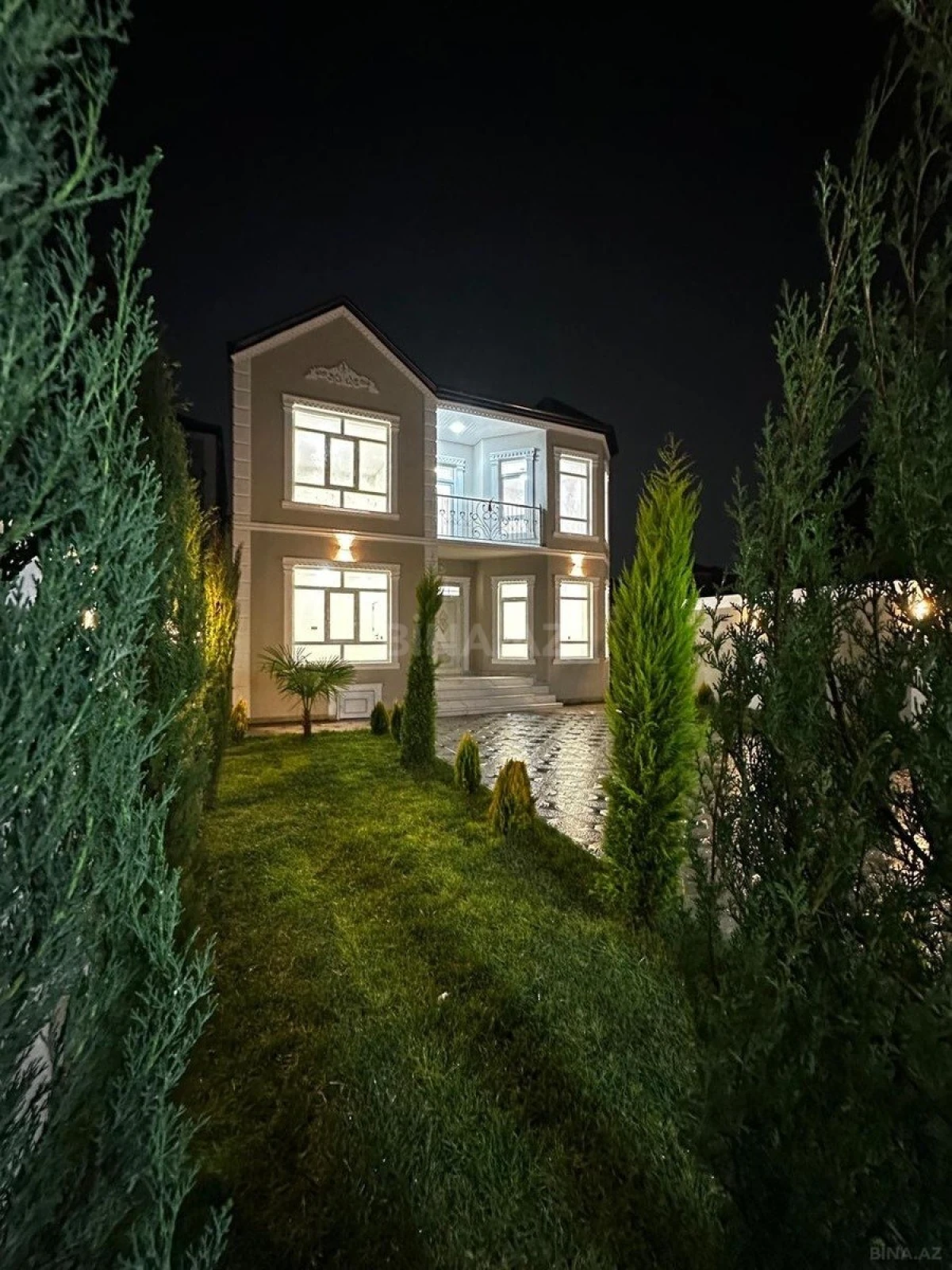 Satılır 6 otaqlı həyət evi 200 m²