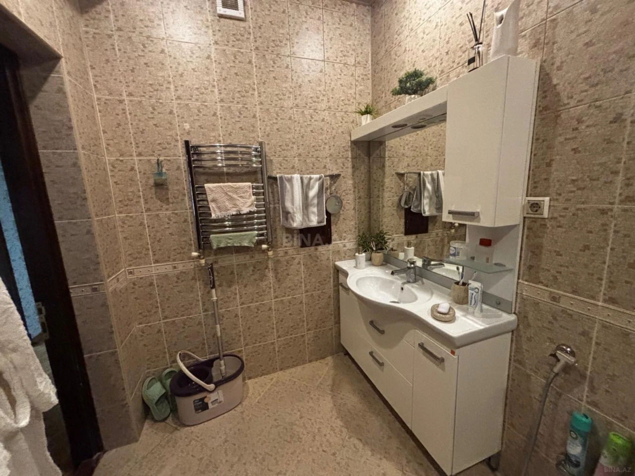 Satılır 3 otaqlı mənzil 140 m²