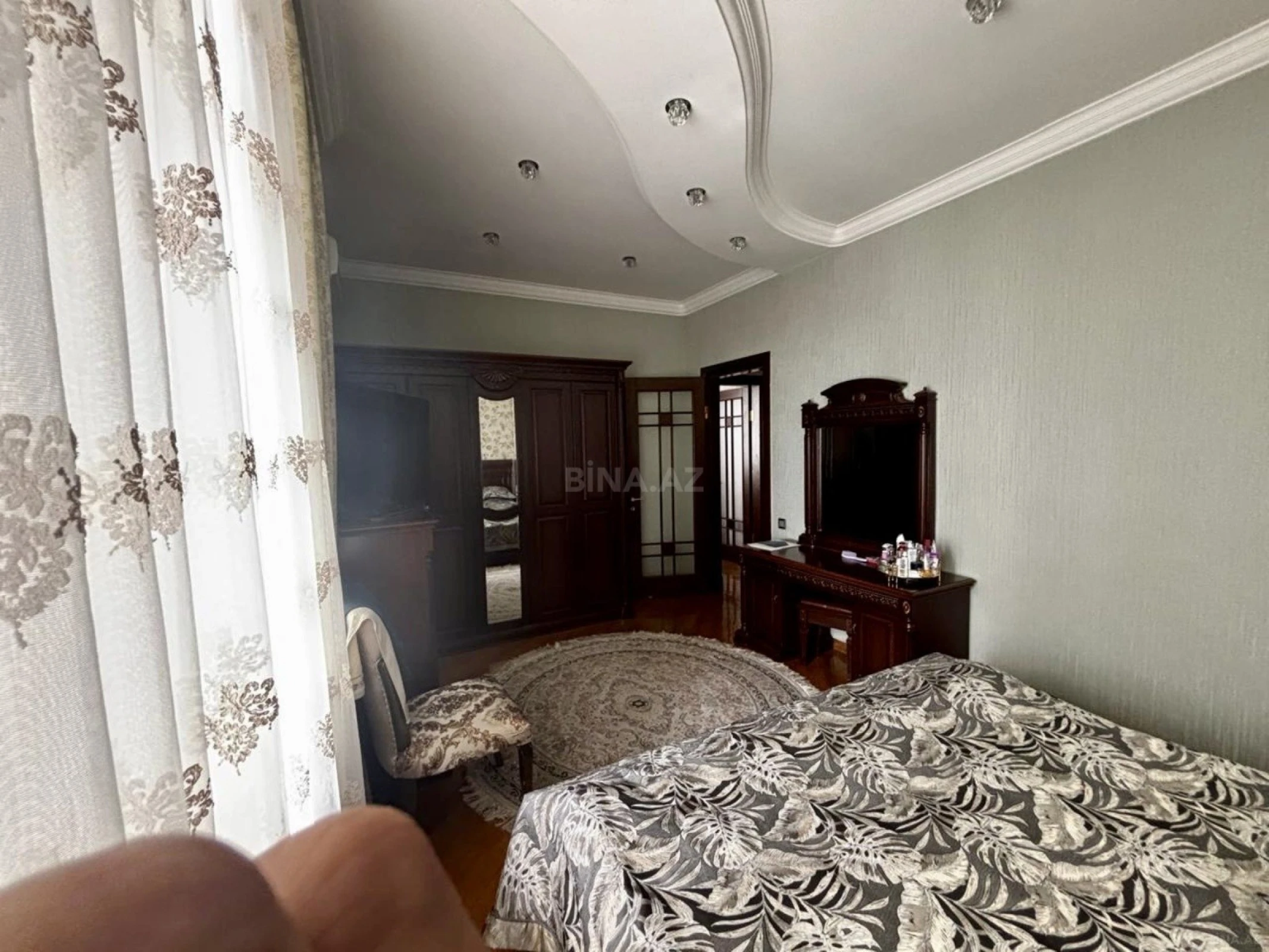Satılır 3 otaqlı mənzil 140 m²