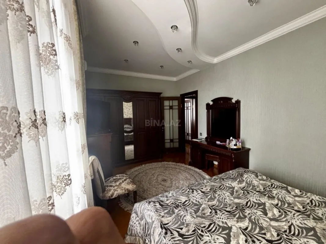 Satılır 3 otaqlı mənzil 140 m²