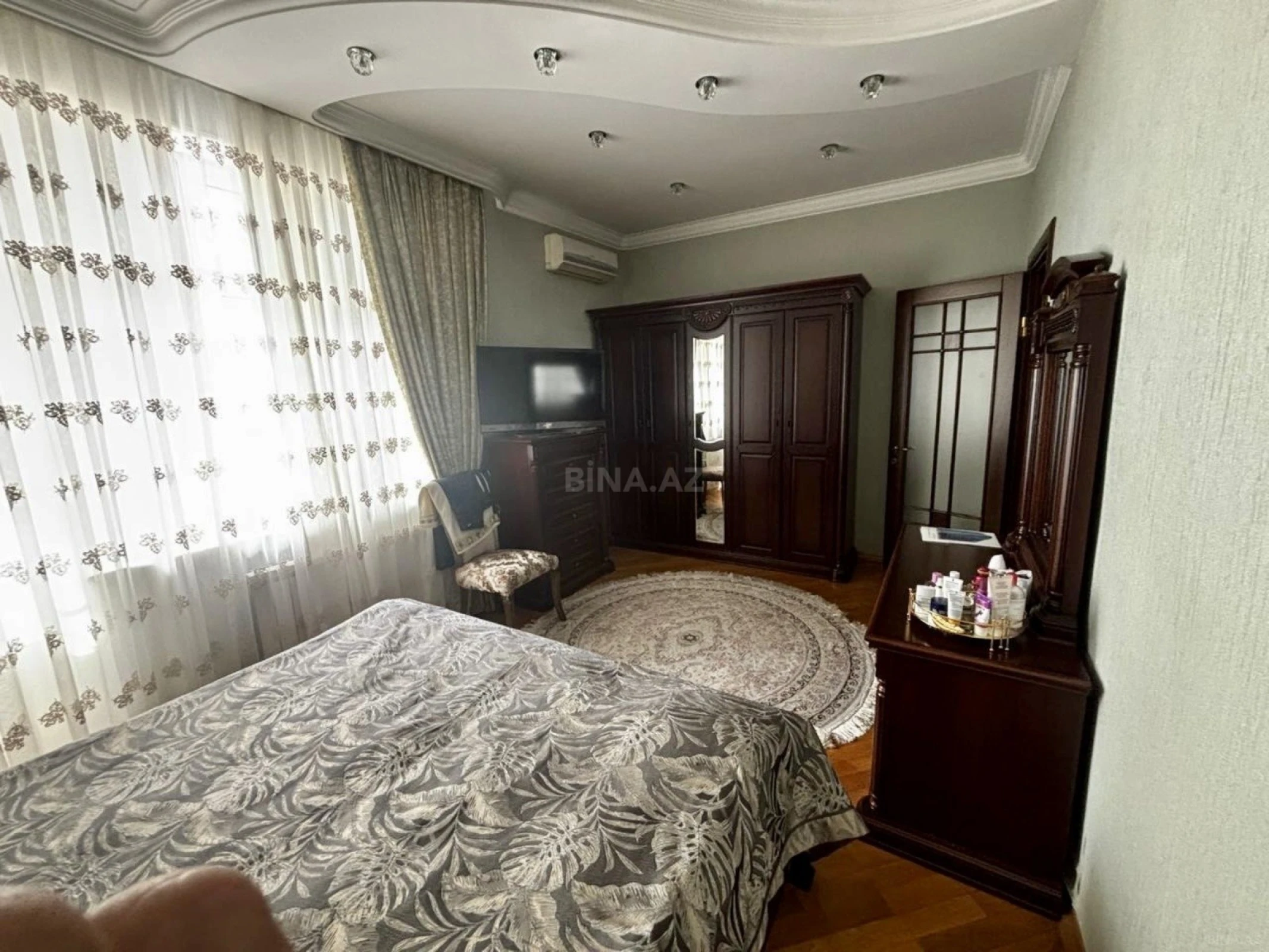 Satılır 3 otaqlı mənzil 140 m²