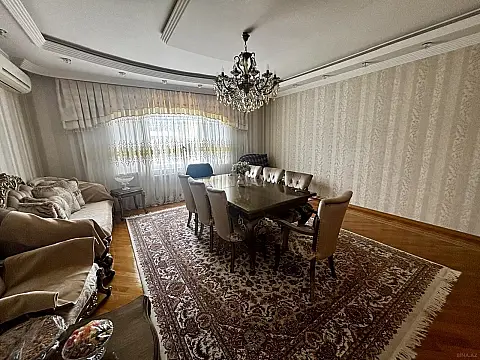 Satılır 3 otaqlı mənzil 140 m²