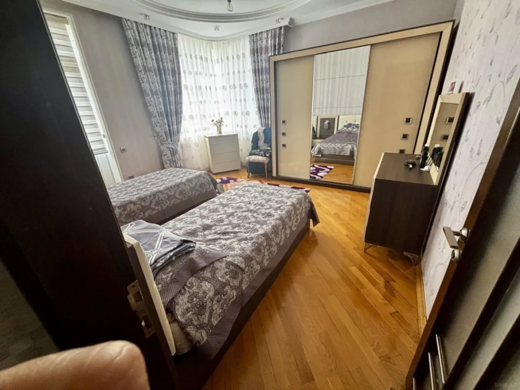 Satılır 3 otaqlı mənzil 140 m²