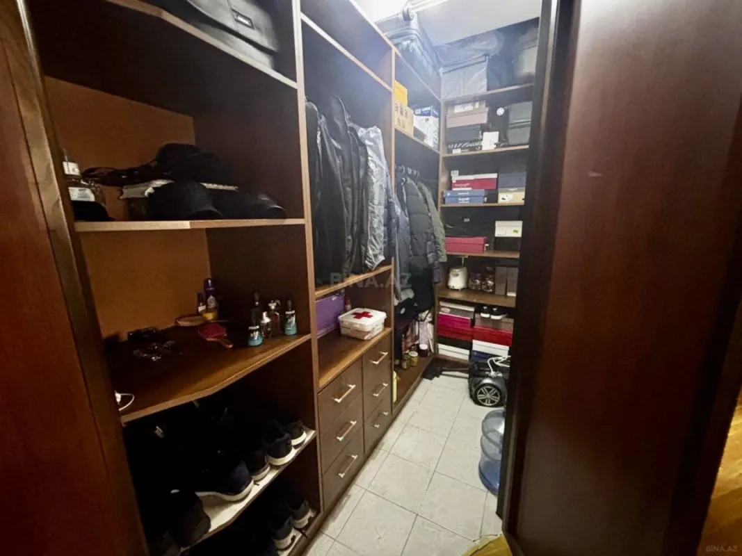 Satılır 3 otaqlı mənzil 140 m²